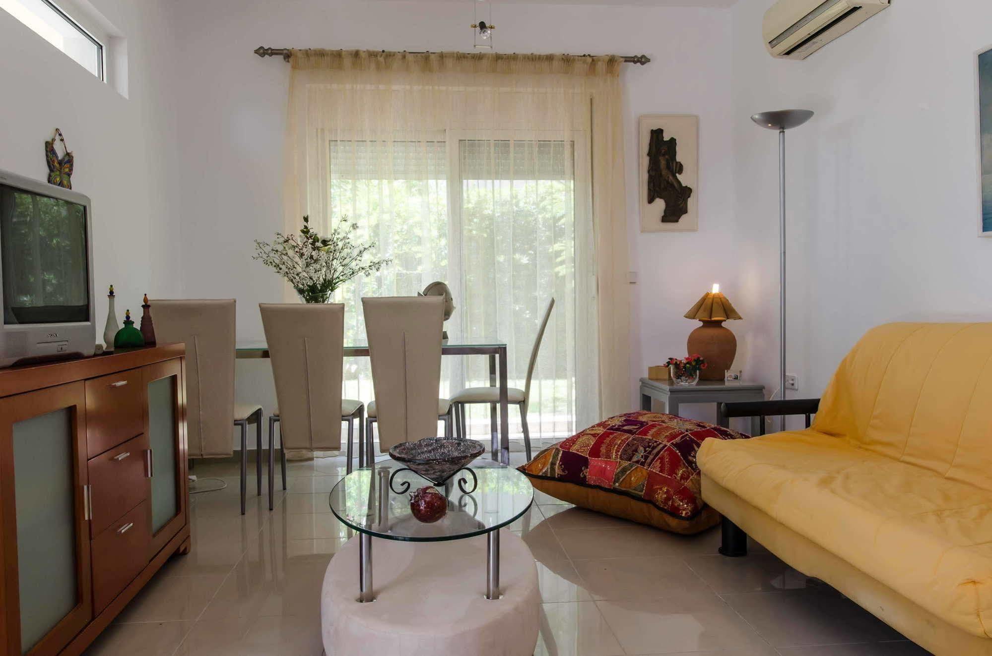 Goji Vegan Hotel เอียลิซอส ภายนอก รูปภาพ